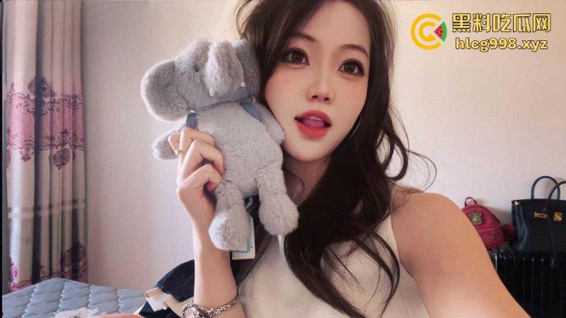 内蒙古25岁美少女【郭梦婷】反差婊居家裸拍视频遭曝光 蝴蝶逼看了就想日-2