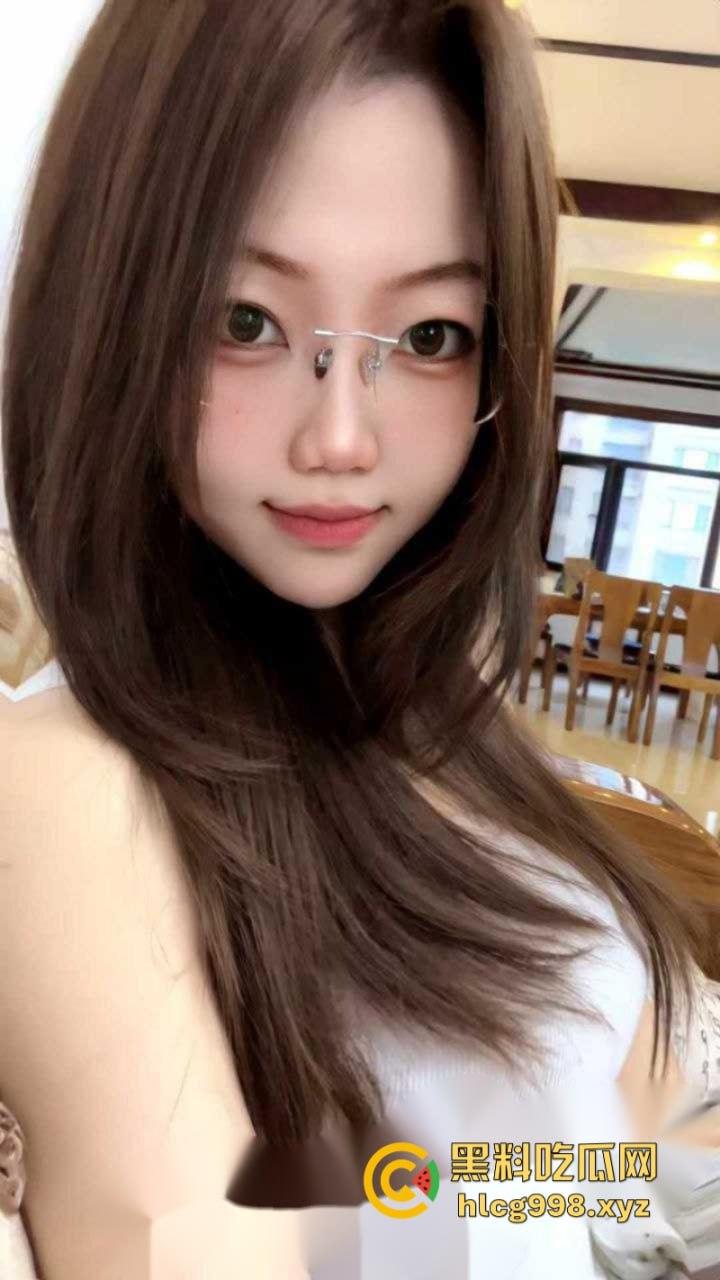 内蒙古25岁美少女【郭梦婷】反差婊居家裸拍视频遭曝光 蝴蝶逼看了就想日-3