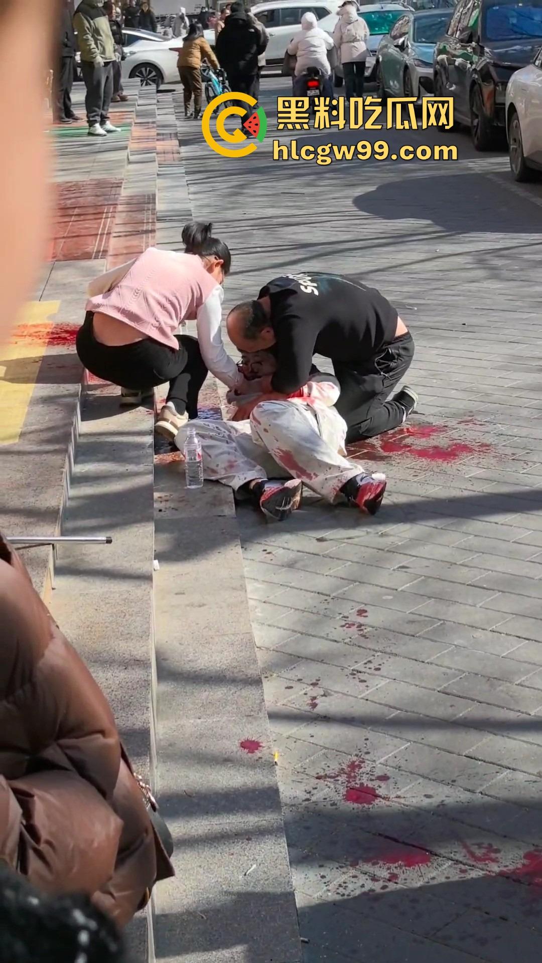 富民街初中生意外摔倒 大动脉被铁棍刺穿 拔出瞬间血喷三尺 现场惨烈当场没了！-5