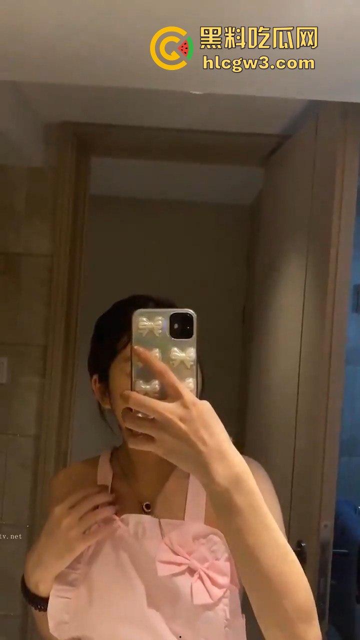 抖音网红【刘悦】性爱视频泄露黑丝情趣内衣骚翻全场,床上叫到嗓子哑,骚货就是骚货!-13