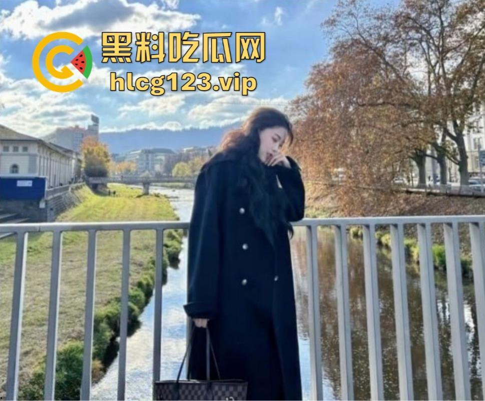 搭讪大神搞定复旦女博士！外表端庄，见到大鸡巴直接含嘴里，酒店里浪叫不停！-5