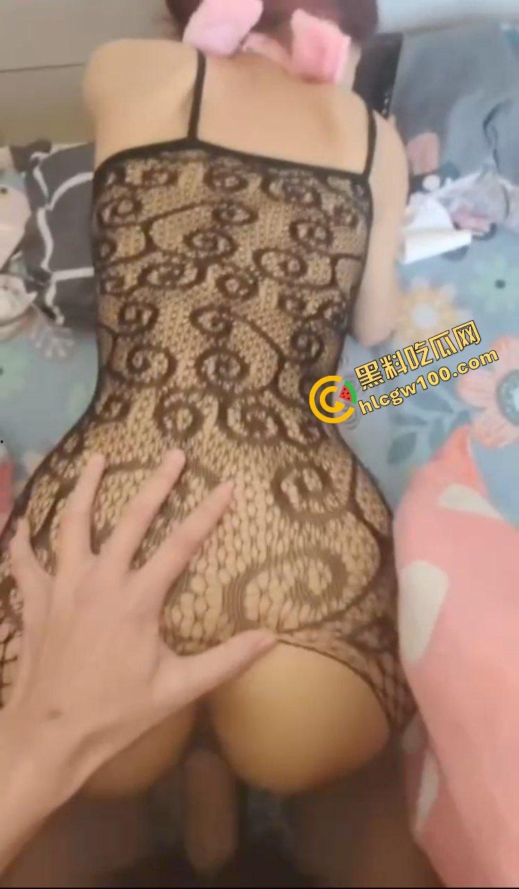 云南文化艺术职业反差飒姐【姚雅雯】甜御少女秒变母狗炮架,男友家后入爆操骚逼!独家曝光流出!-6