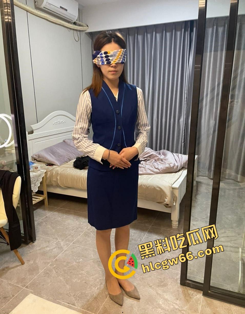 高空仙女地面母狗，你不知道的空姐私下生活曝光，黑丝制服舔屌爬行、白虎肥臀被操成泄洪口！-5