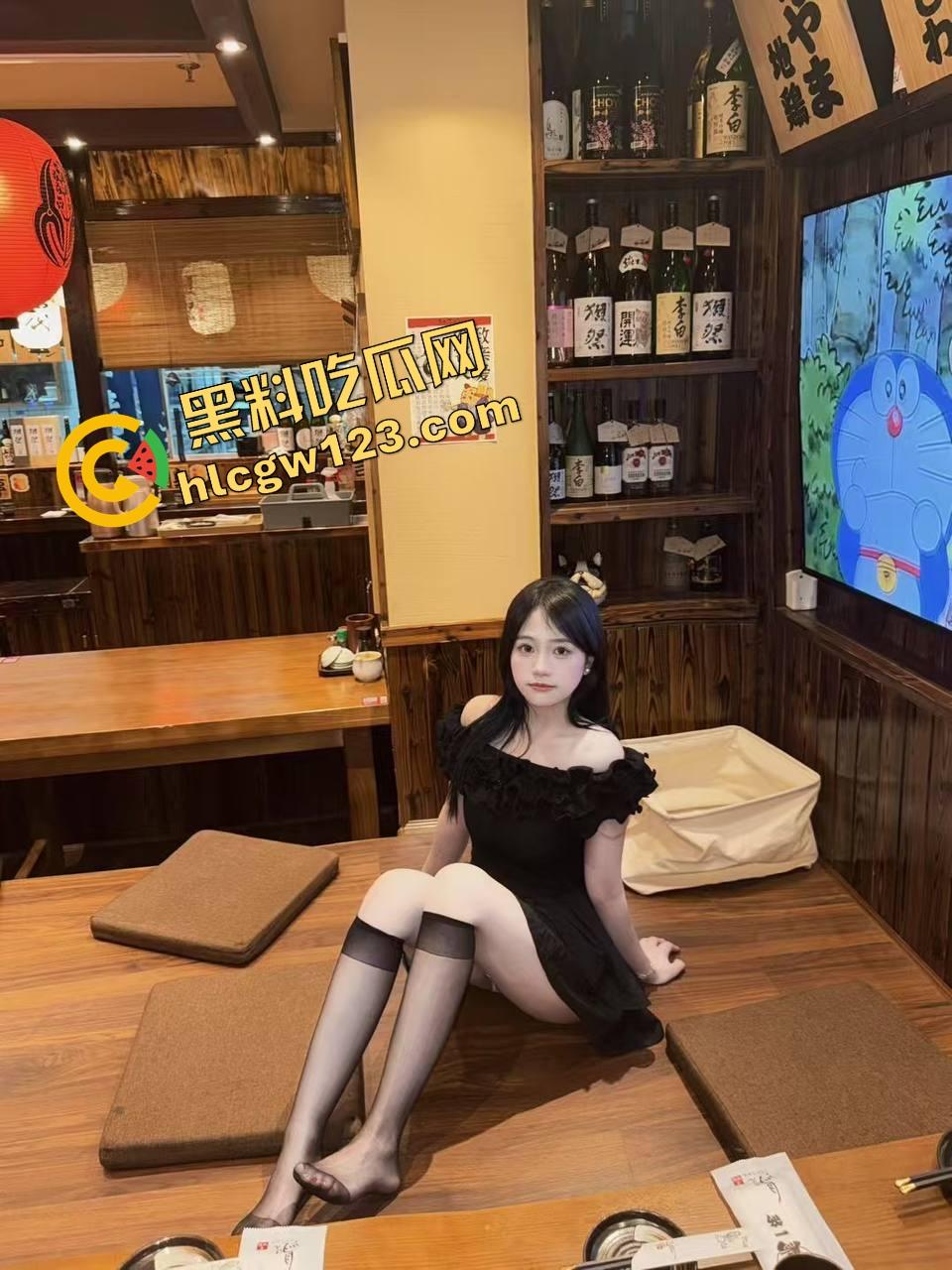 高清特写淫荡母狗五指齐插逼眼 屁眼逼眼轮番轰炸 大屌横冲直撞喷翻半盆淫水 全程高潮抽搐尖叫像鬼上身！-4