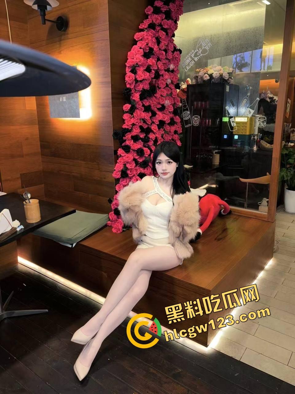 高清特写淫荡母狗五指齐插逼眼 屁眼逼眼轮番轰炸 大屌横冲直撞喷翻半盆淫水 全程高潮抽搐尖叫像鬼上身！-5