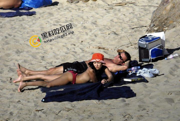 章子怡汪峰 宣布离婚 回顾下章子怡经典事件 沙滩裸晒被老外男友不停抠逼 和 影视激情床戏合集-9