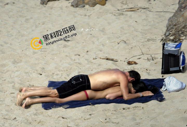 章子怡汪峰 宣布离婚 回顾下章子怡经典事件 沙滩裸晒被老外男友不停抠逼 和 影视激情床戏合集-16