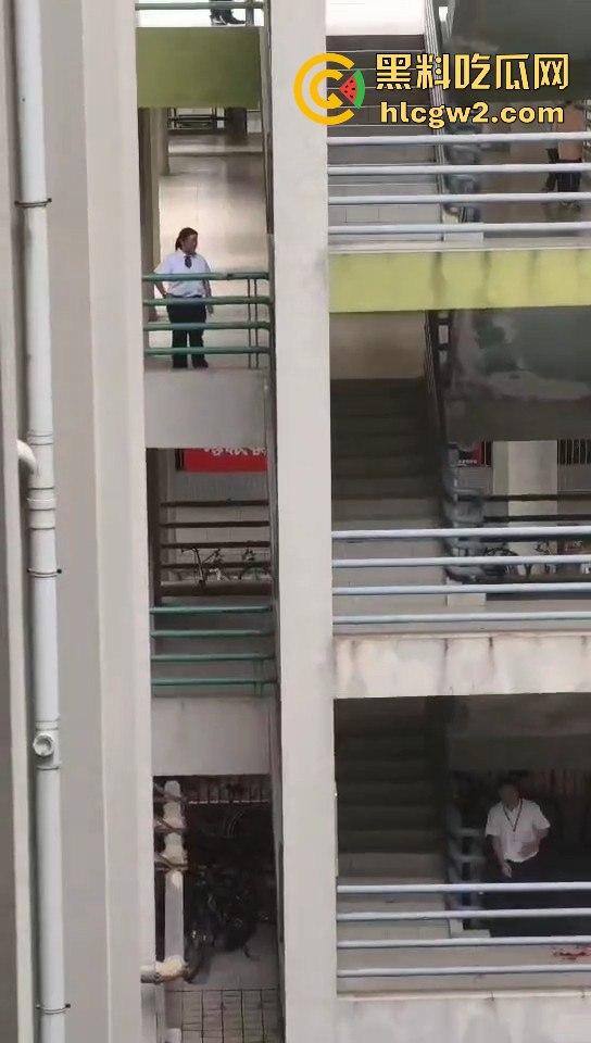 广东工业大学惊现捅人事件!凶手反锁宿舍内,保安公安疯狂踹门!-6