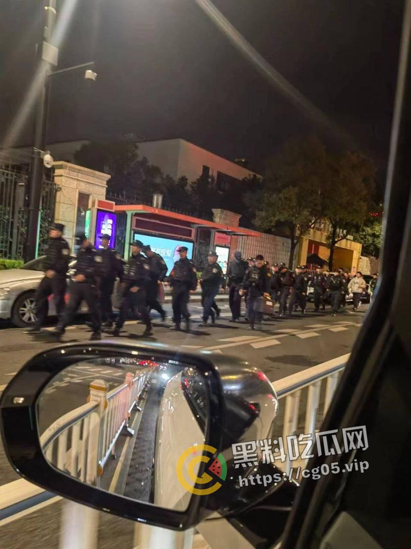 温州鹿城区地下车库发生爆炸 因欠债报复一男子腿被炸断 现场围满特警 警匪大片既视感 现场画面曝光-2