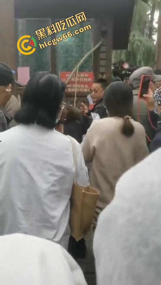 江苏南京相亲现场西格玛男霸气开喷小仙女,全程硬刚不给脸,把小仙女当场呛到脸绿差点气死!-8