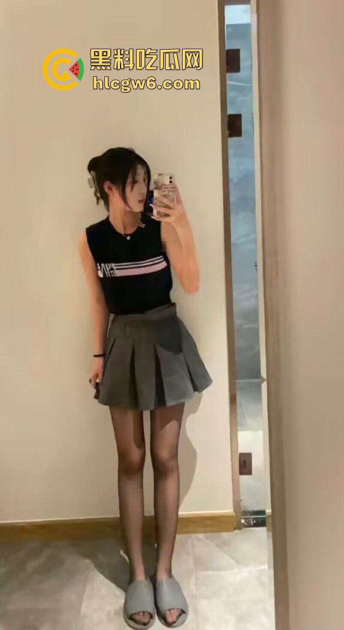 女子灌醉闺蜜给男友当鸡吧套子 摁头深喉撸管当飞机杯 闺蜜喝得烂醉还被内射 这才最佳好老婆！-7