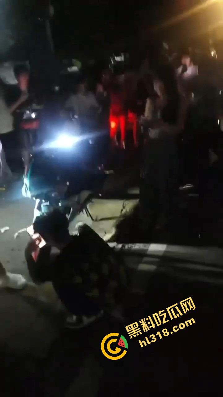 精神小伙借女的钱装逼钓妹，租豪车扮大佬，结果欠债不还被人堵门，妹子不敢睁开眼希望是幻觉！-6