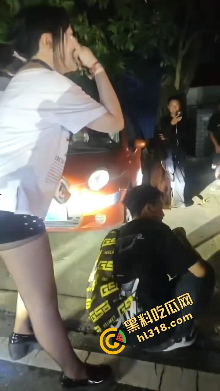 精神小伙借女的钱装逼钓妹，租豪车扮大佬，结果欠债不还被人堵门，妹子不敢睁开眼希望是幻觉！-19