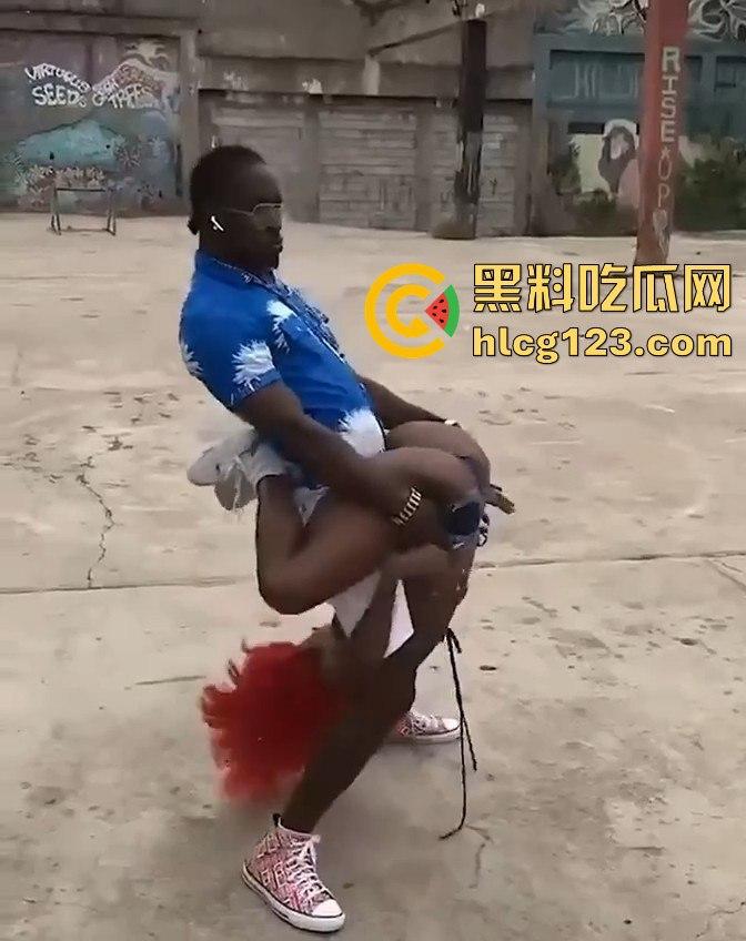 DJ Chelsea秀身材震撼全场,男友场外找妹大秀高难度姿势,黑人体力太猛了!-9