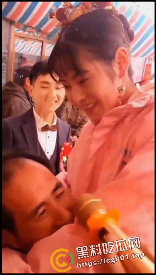 婚闹合集!打人 绑人都是小儿科 现场吃新郎大屌 伴娘奶子都要被捏烂了!-5