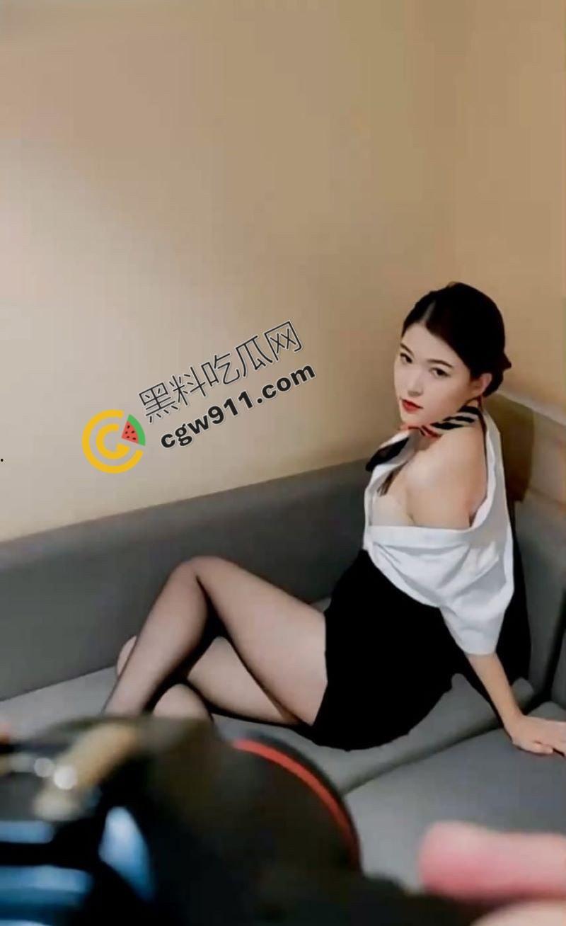 航空学院绝美白虎学妹当裸模，淫荡盛宴嗨翻全场！摄影师饥渴难耐疯狂抽送，现场淫叫声不断-2