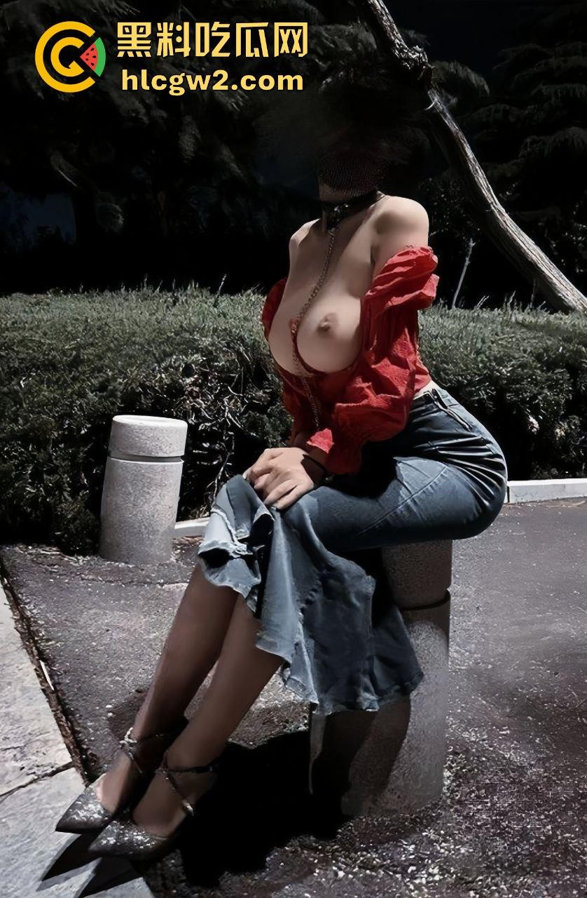 上海极品露出情侣【毒药】公开露出  肥臀扭到爆，炮架身材各种浪叫媚音，撸点直接拉满！-2