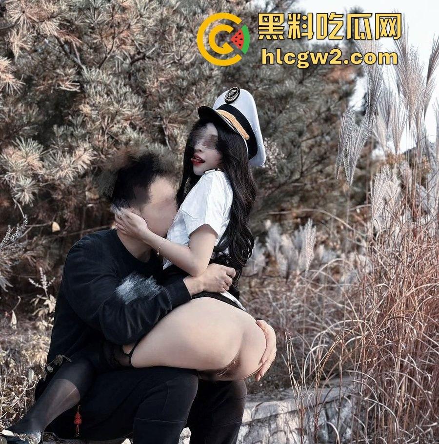 上海极品露出情侣【毒药】公开露出  肥臀扭到爆，炮架身材各种浪叫媚音，撸点直接拉满！-19