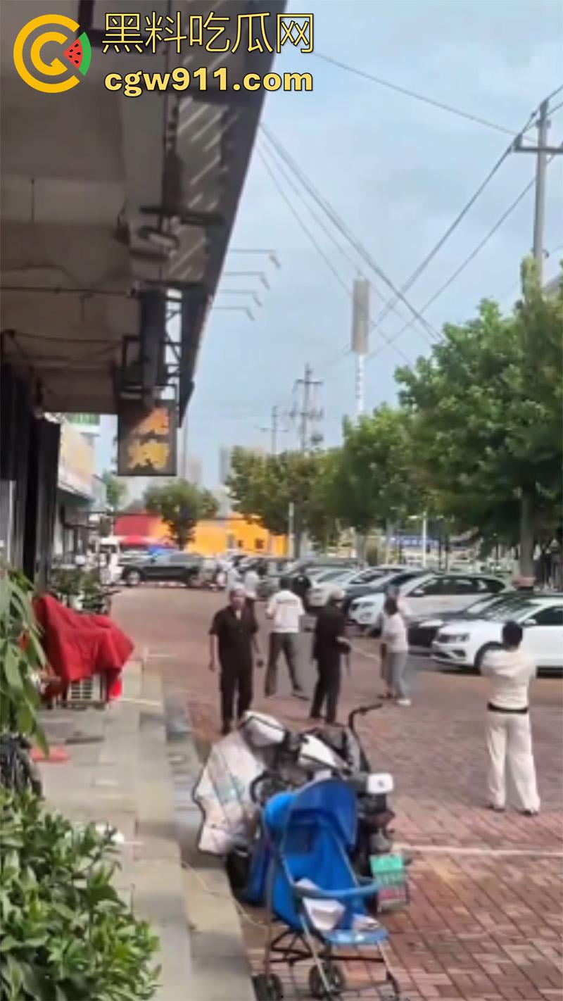 山东烟台燃气管道泄露，福山区北三路汇福街，因施工导致燃气管道破裂，现场大火冲天！-4