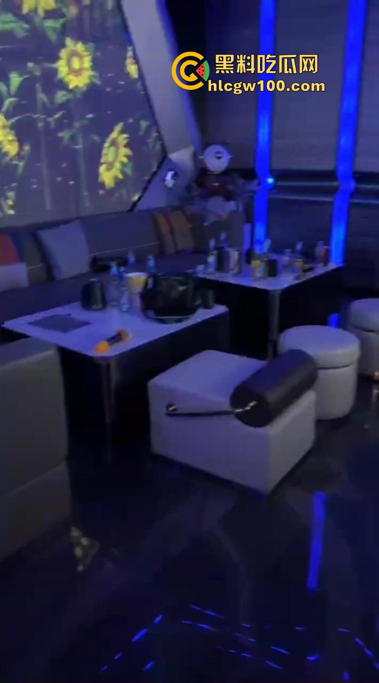 杭州富二代带嫩模KTV卫生间开炮，朋友全程录视频包厢不K歌只艹逼，有钱人的快乐就是这么简单而又朴实无华！-12