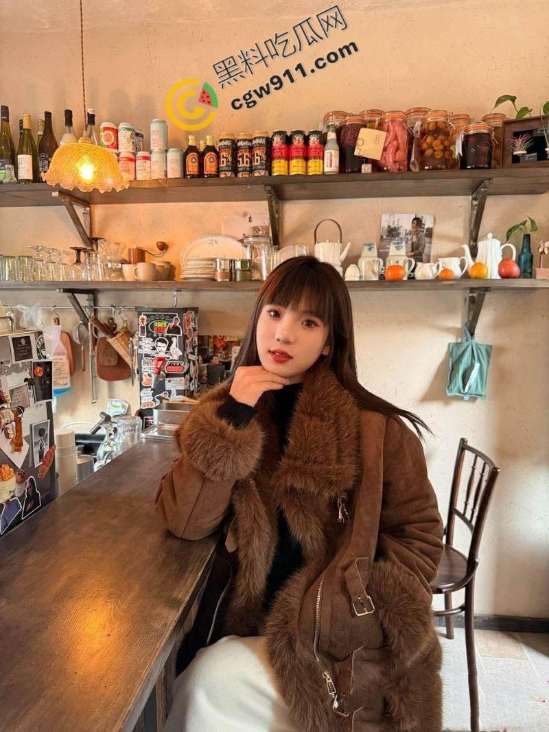 深圳女神【徐娇娇】被爆不雅视频，骚穴遭大鸡巴暴力抽插，淫荡胃口大开，荡妇行为引争议-3