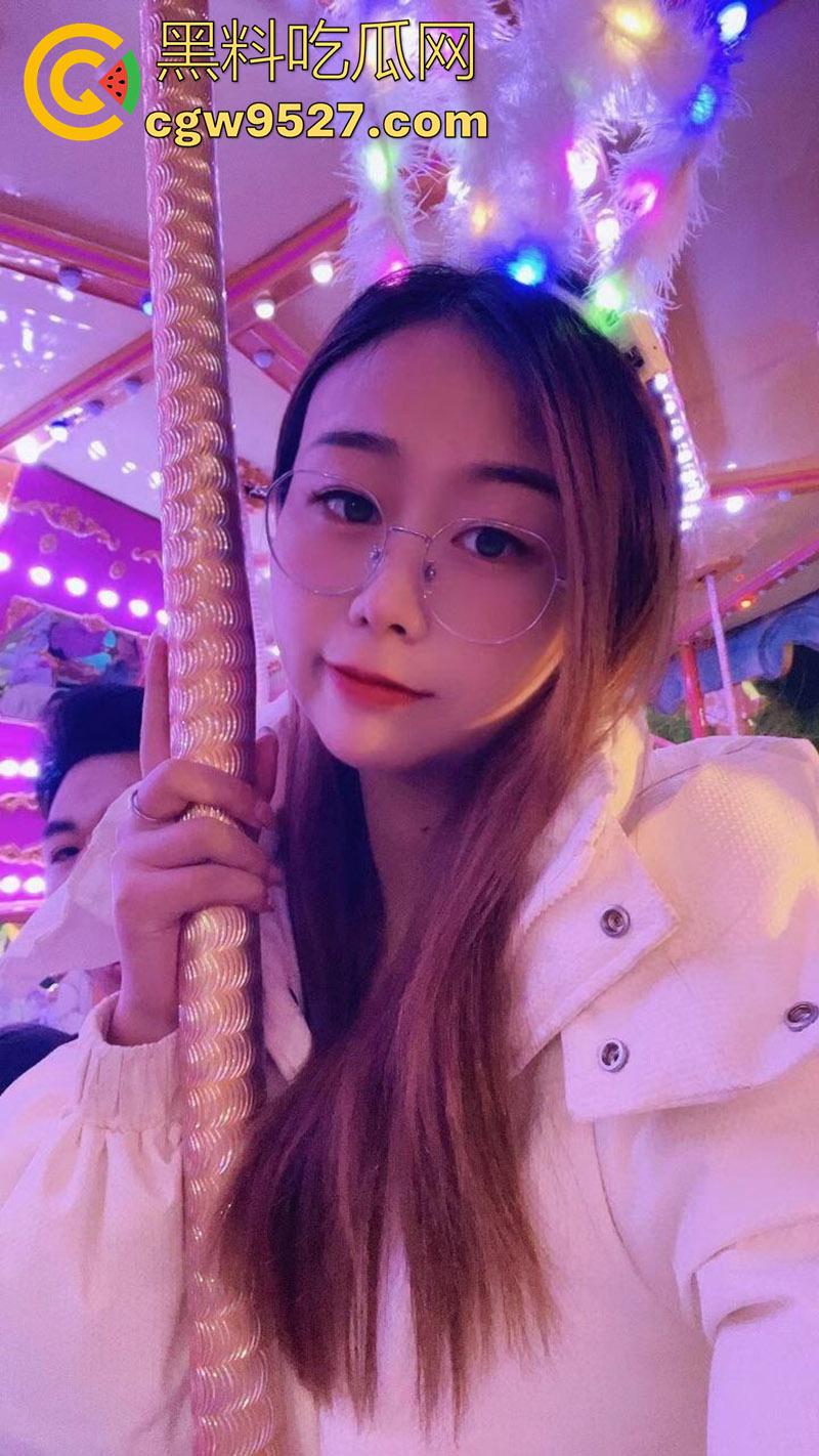 苏州母狗人妻【筱雨】,极品身材眼镜反差婊,背着老公到处约炮偷吃,打炮不雅视频曝光!-2