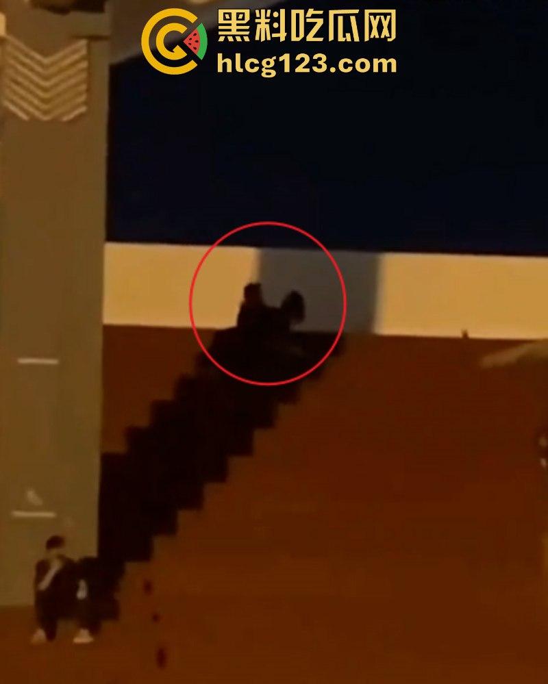 【云南民族大学】军训现场 主席台上演“活春宫” 激情野战被全校直播-6