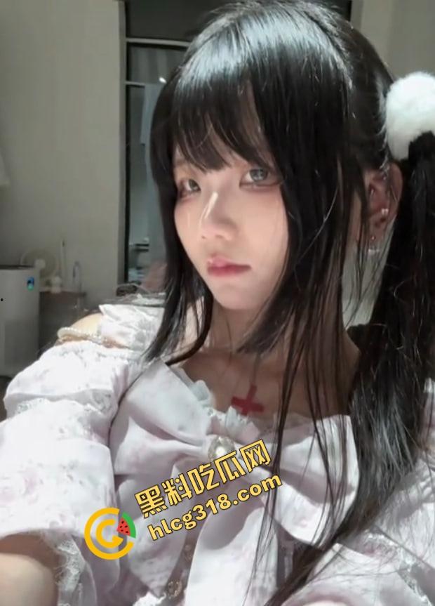 抖音『野餐兔』直播间装甜妹，推特上当炮机，一边卖逼一边装纯，割韭菜割到脸都不要了！-5