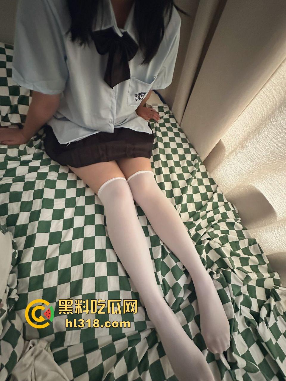 推特神秘嫩乳美女，私拍电击自虐视频流出，沉迷电击快感无法自拔，电击腰肢至全身震颤！-2