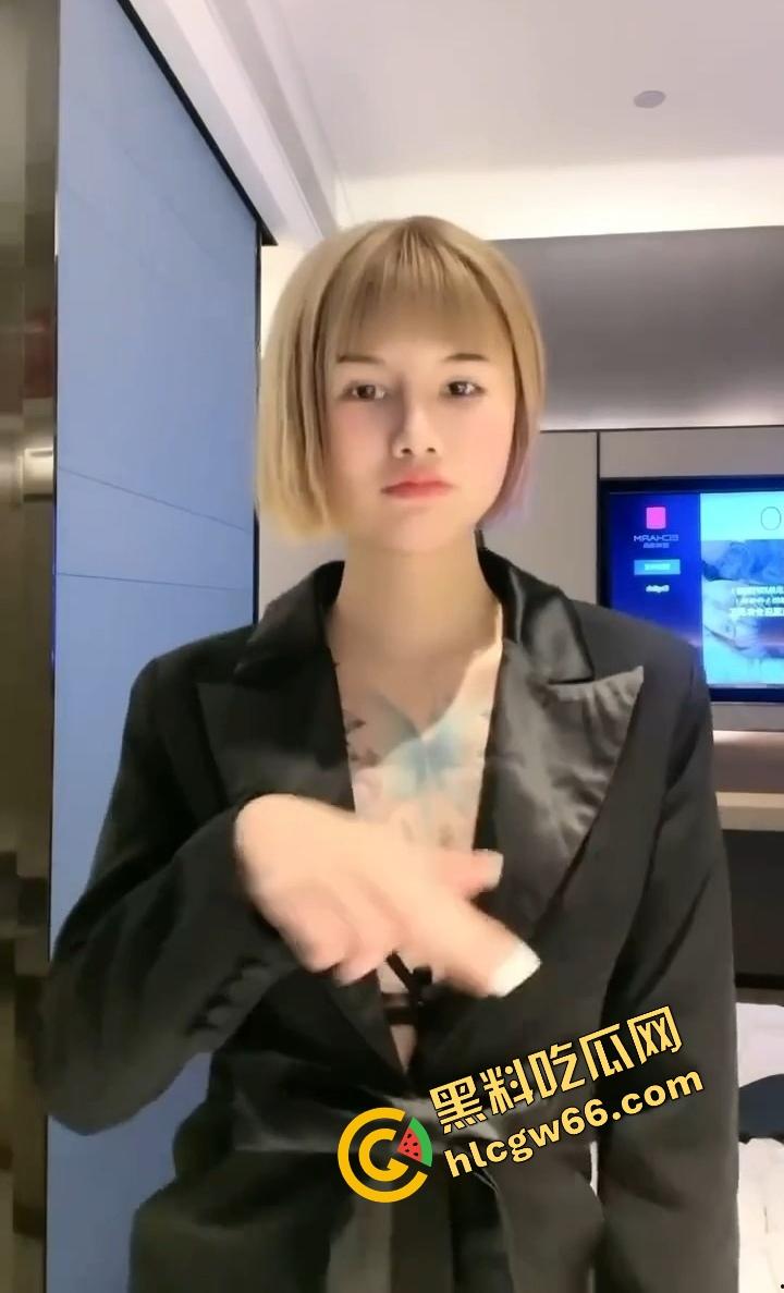 南昌骚货【赵利尔】自拍疯传，满背花纹白虎嫩穴，骚得让人想一炮操穿，后入姿势肯定张嘴求插！-2