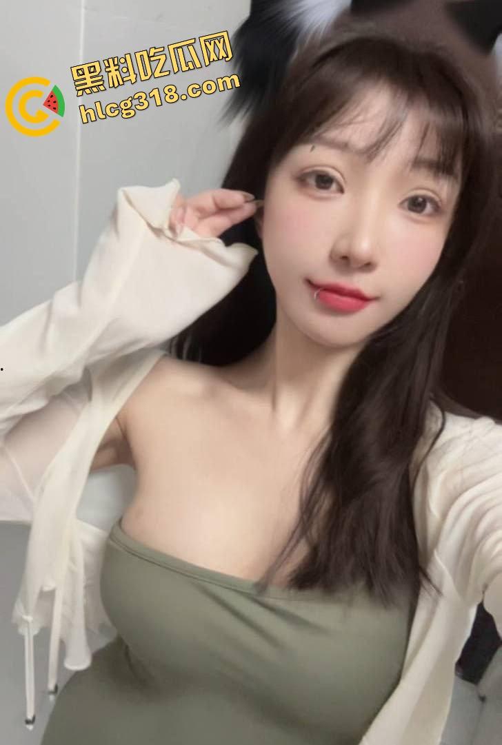 出租房小情侣炮战激烈，清纯女友一开始死活不让拍，操爽了以后随便拍，脸都能怼特写一上头比谁都疯！-1