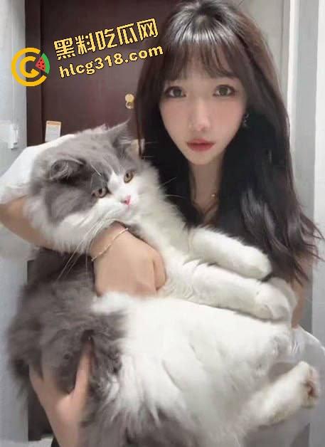 出租房小情侣炮战激烈，清纯女友一开始死活不让拍，操爽了以后随便拍，脸都能怼特写一上头比谁都疯！-3