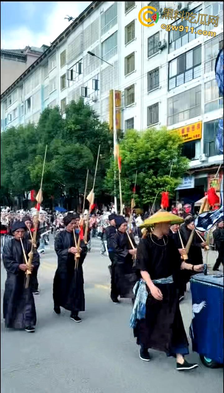 贵州丹寨县龙泉镇中国非遗保护年会 ，非遗周大型非遗万人盛装巡演，非遗瑰宝代代传，场面壮观精彩绝伦震撼人心！-6