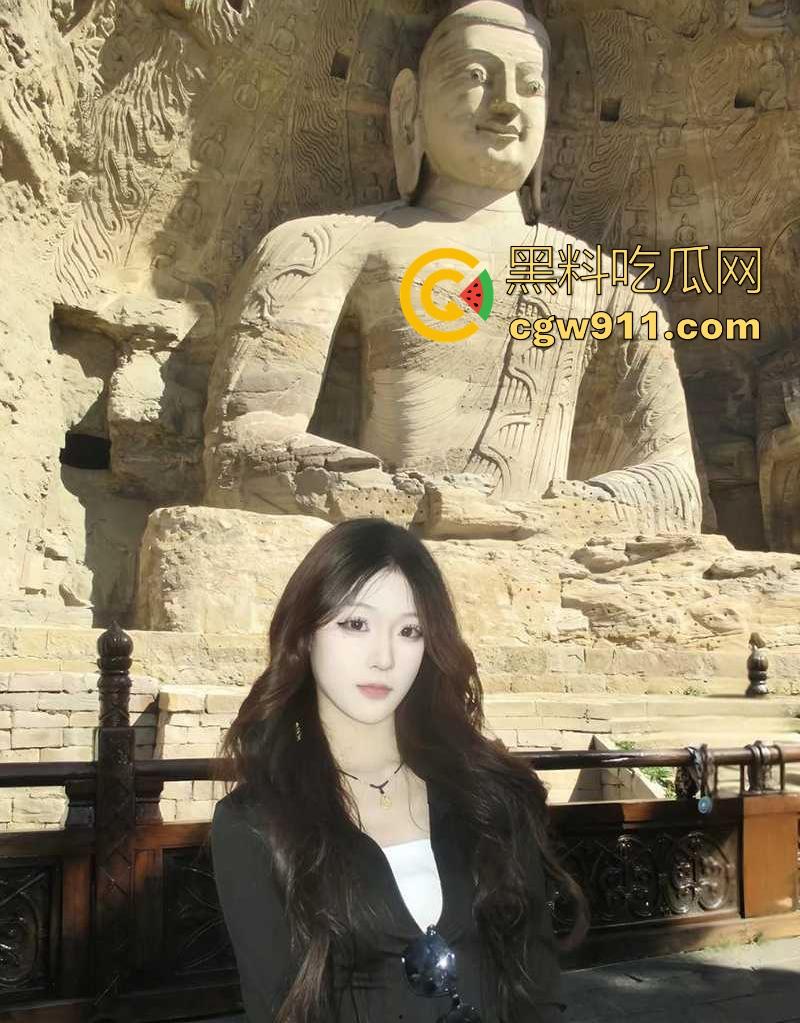 河北师范大学极品舞蹈生【周永媚】性爱私拍泄密，透穴蕾丝内裤勾男友，穿开档黑丝玩无套，花式体位轻松驾驭！-2