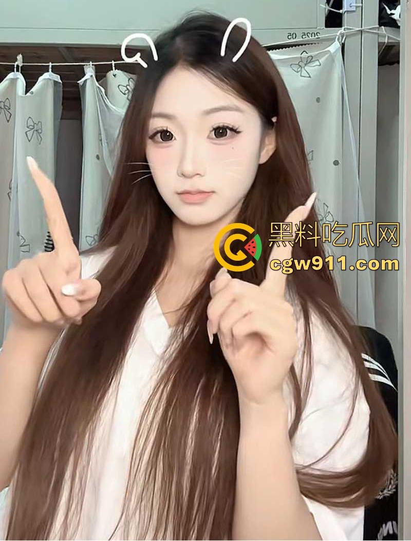 河北师范大学极品舞蹈生【周永媚】性爱私拍泄密，透穴蕾丝内裤勾男友，穿开档黑丝玩无套，花式体位轻松驾驭！-6