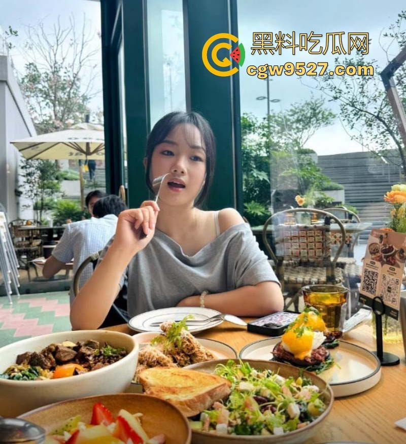 广州大学超反差学姐【李祖铭】分手后遭男友报复泄密私拍，束缚调教勒乳爆操，母狗气息十足！-2