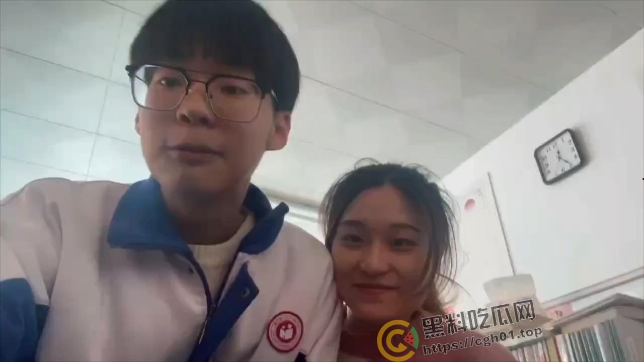 衡水一中邯郸分校师生恋 办公室内打波偷情 裤衩估计都胶粘了-2