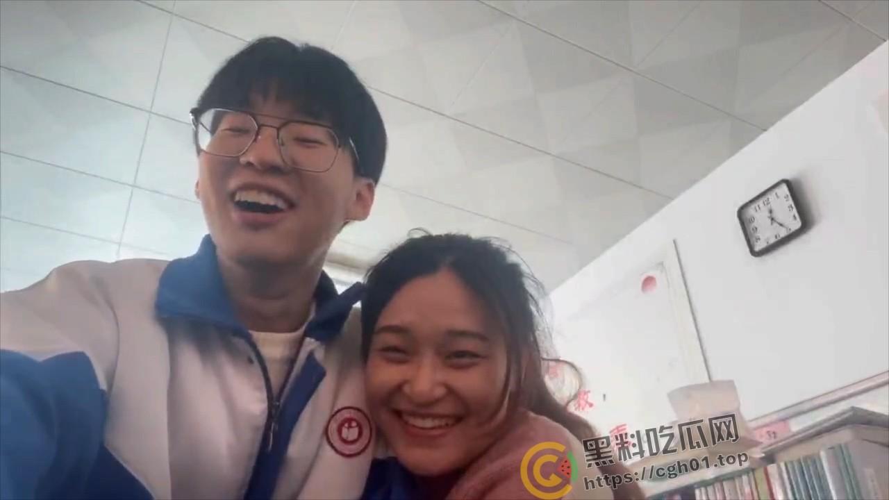 衡水一中邯郸分校师生恋 办公室内打波偷情 裤衩估计都胶粘了-4