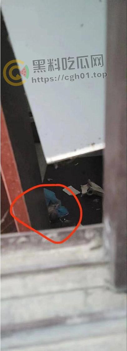 宁陵初中学生厕所生孩 扔厕所没有被冲走头被卡住 现场血腥画面流出-5