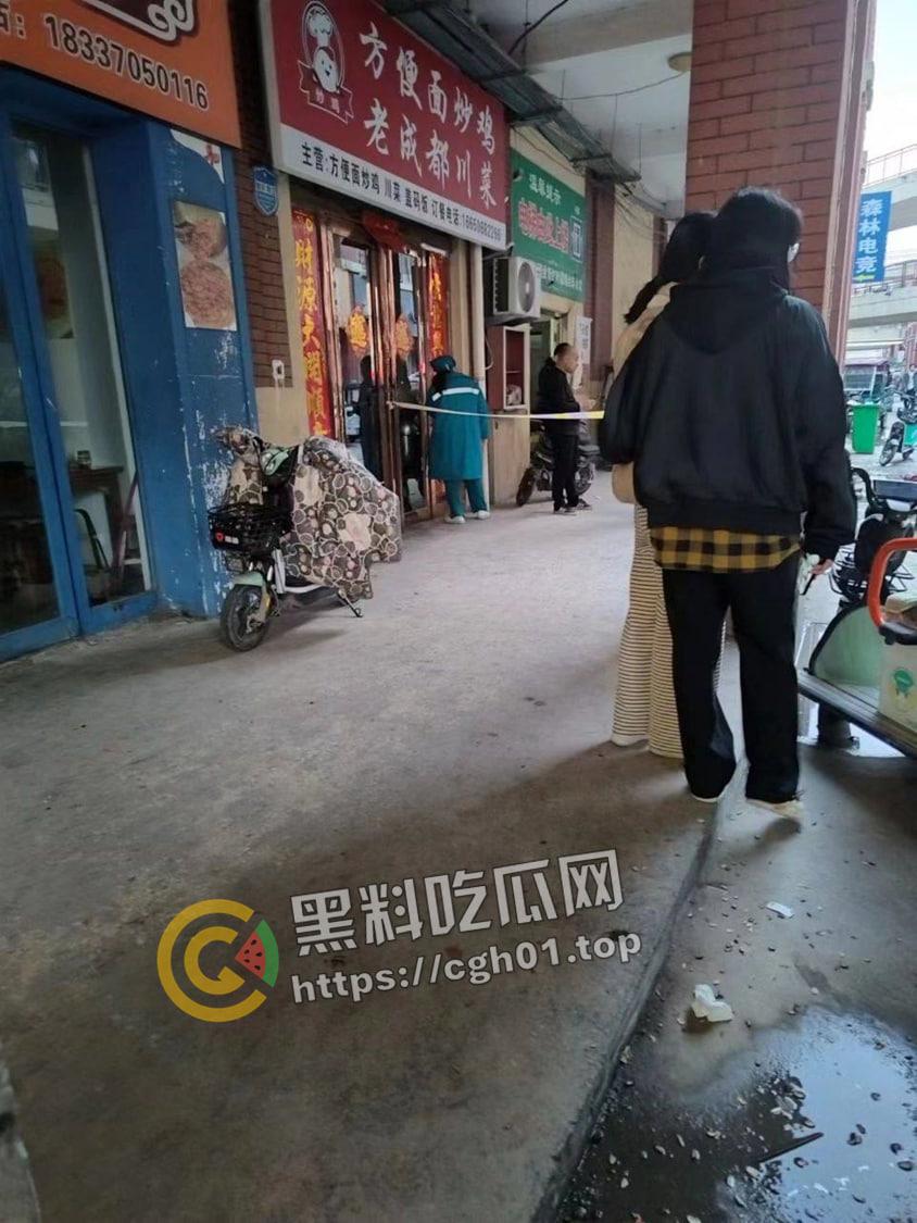 宁陵初中学生厕所生孩 扔厕所没有被冲走头被卡住 现场血腥画面流出-6