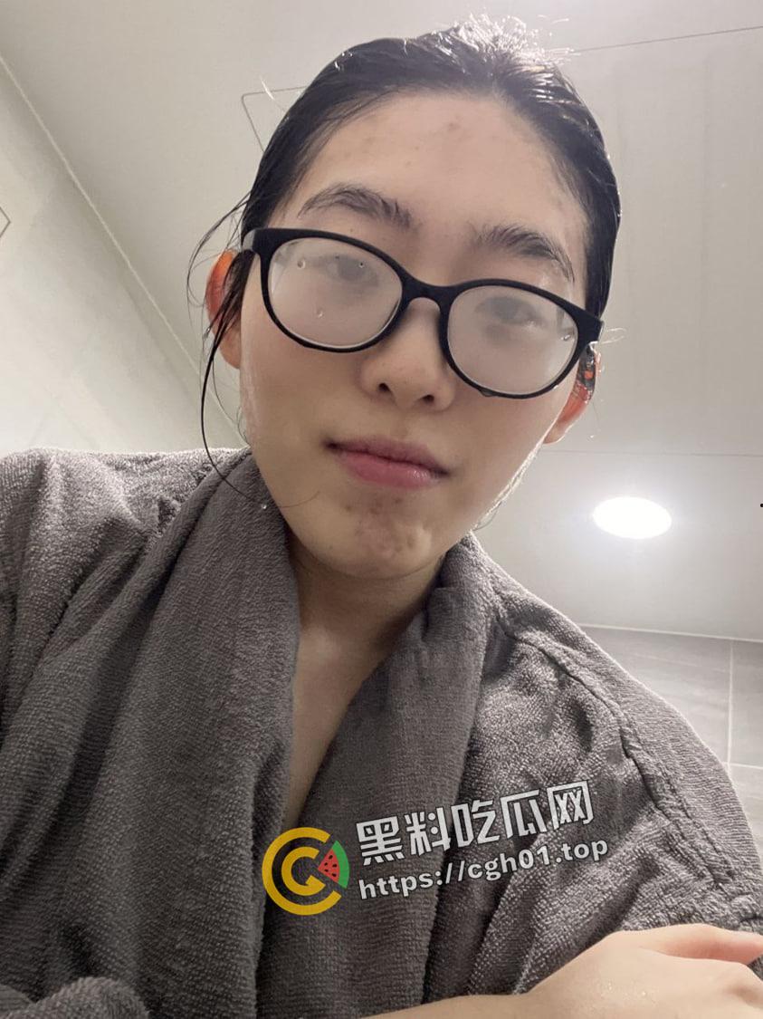 健身教练的新赛道！北京女教练风骚自拍浓密阴毛 桃红乳晕 勾引学员买课还不让操  私密视频照片被流出-10