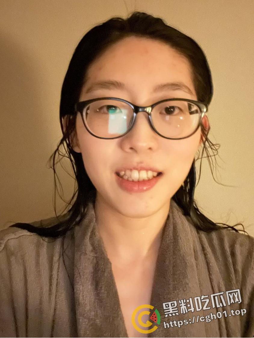 健身教练的新赛道！北京女教练风骚自拍浓密阴毛 桃红乳晕 勾引学员买课还不让操  私密视频照片被流出-11