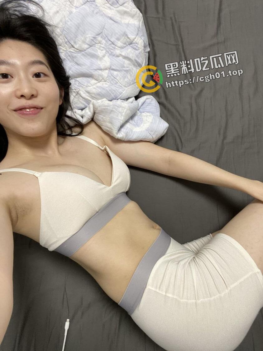 健身教练的新赛道！北京女教练风骚自拍浓密阴毛 桃红乳晕 勾引学员买课还不让操  私密视频照片被流出-30