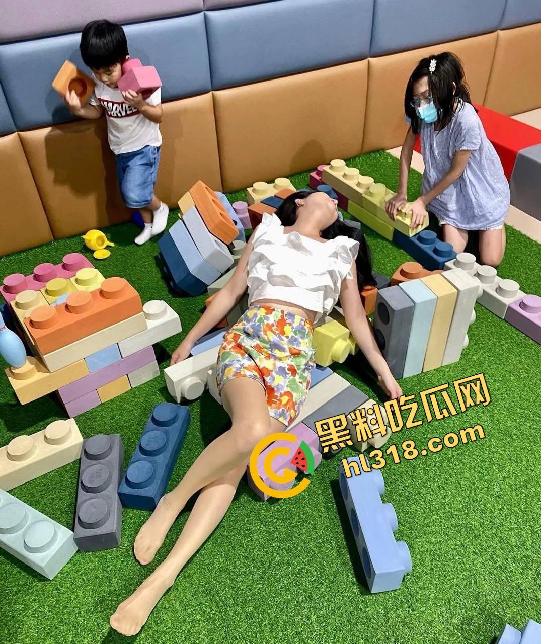 重庆34岁保姆『刘晓琳』带娃做饭都不算啥，黑丝肉丝做爱play姿势花样百出，熟妇味把人拿捏了！-14