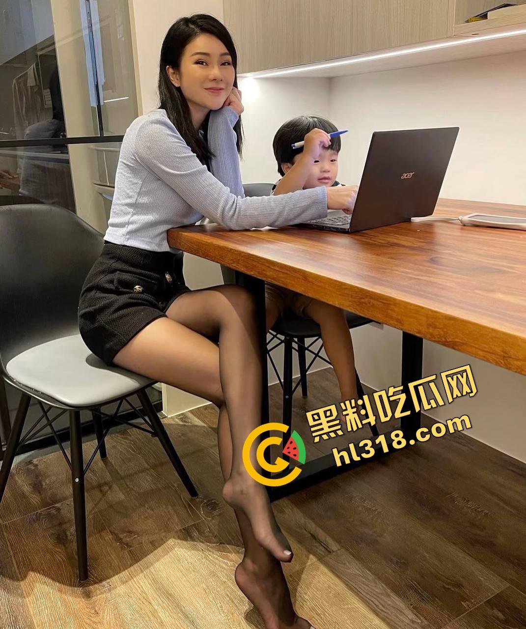 重庆34岁保姆『刘晓琳』带娃做饭都不算啥，黑丝肉丝做爱play姿势花样百出，熟妇味把人拿捏了！-15