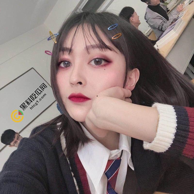 湖南工商大学超级反差女大学生 张晴 与男友打炮 被干的嗷嗷直叫 性爱视频流出-2