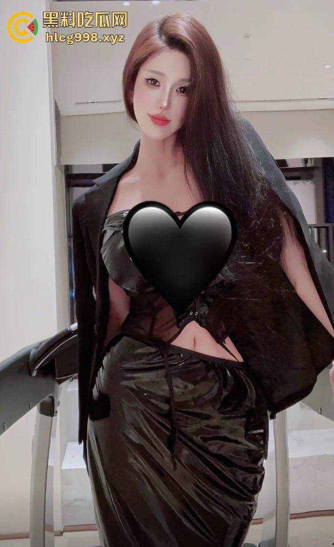 抖音网红【顾灵曦】翻车！全身科技制造，300块加微信，卖衣服是假，给钱就能草！-3