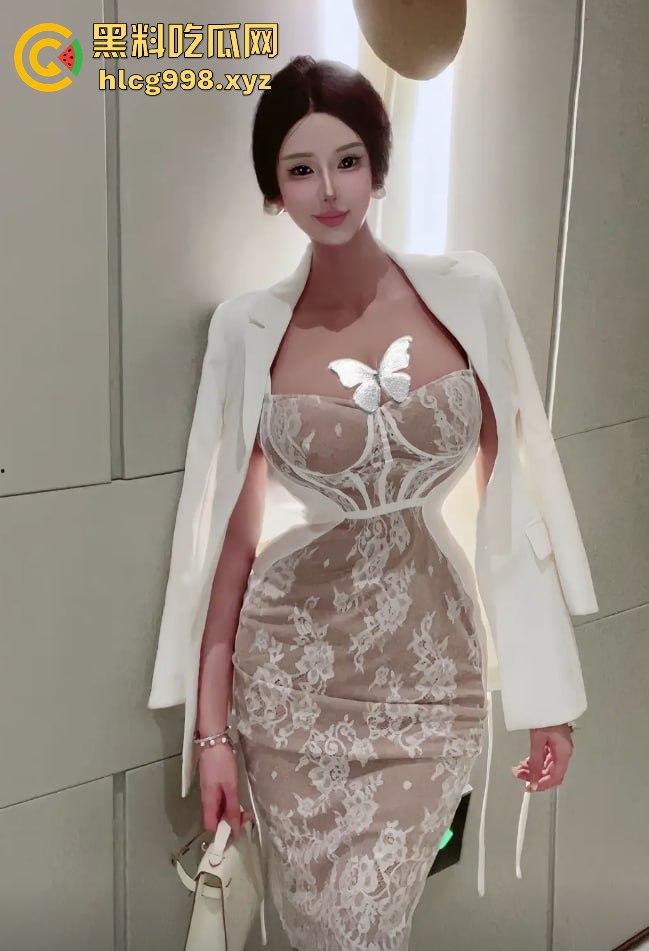 抖音网红【顾灵曦】翻车！全身科技制造，300块加微信，卖衣服是假，给钱就能草！-16