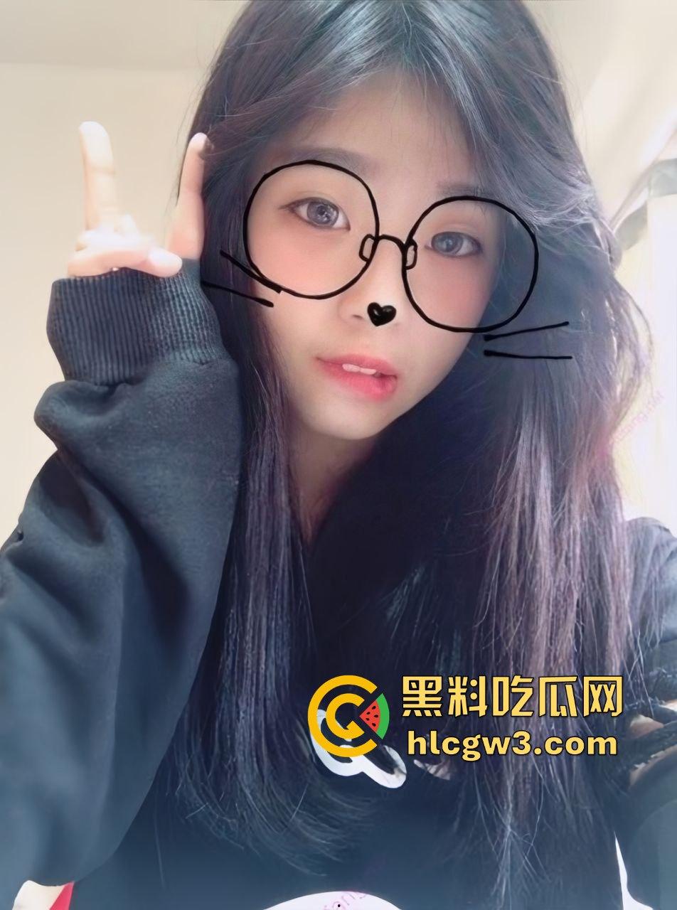 台湾反差学生妹【琳琳】和男友私密照被闺蜜曝光!美颜照骗崩塌,素颜真相丑到不行!-12