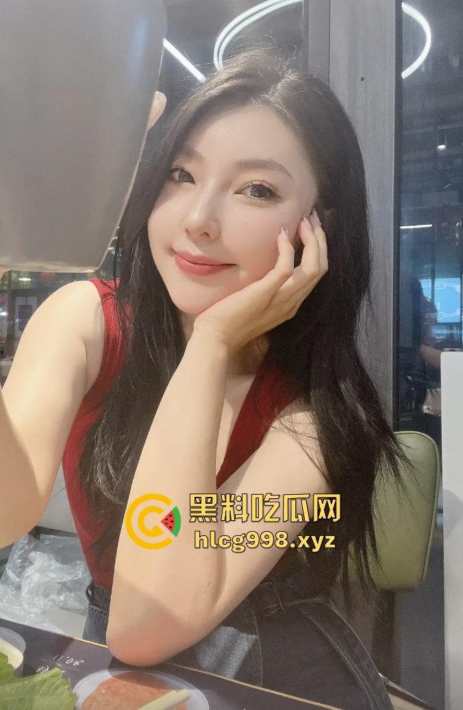 抖音1万粉丝小网红【偷走一头猪猪】！清秀女神转型黄播，啤酒瓶激情自慰，长腿裸舞跳得你直上头！-3